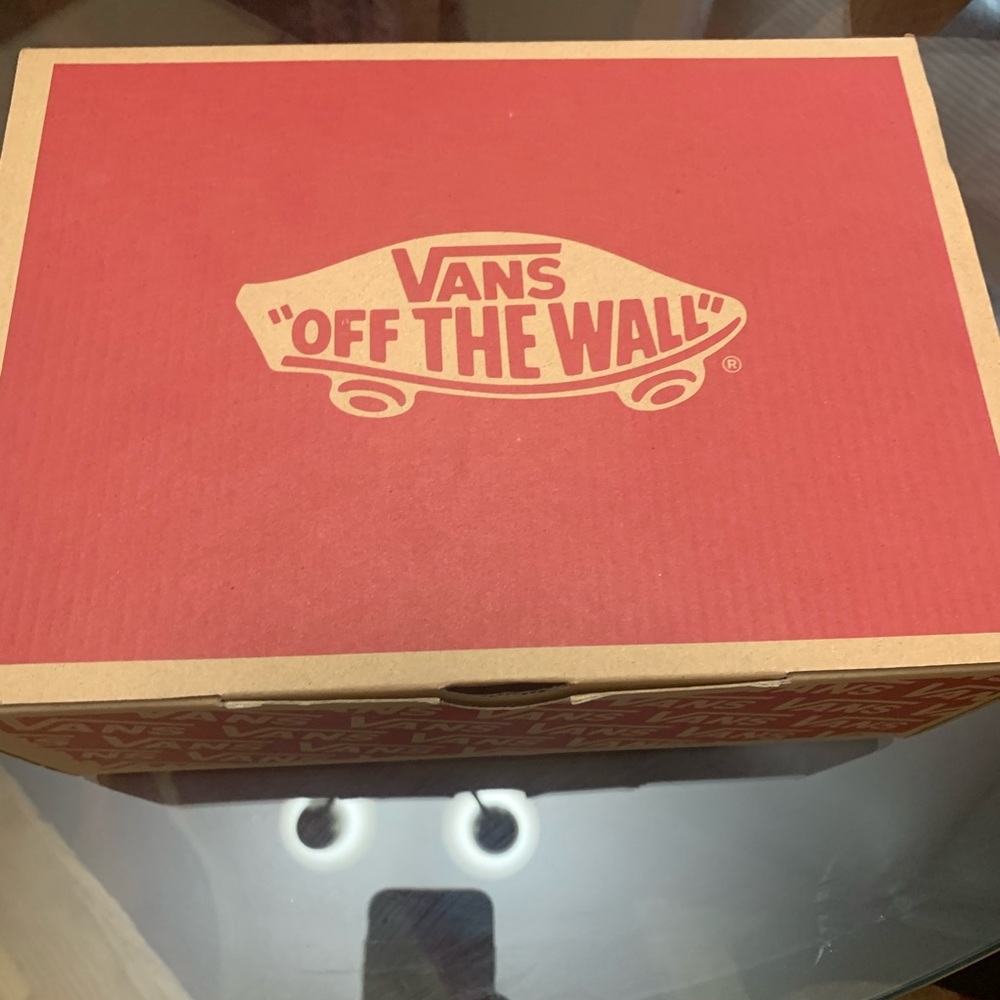 VANS - Picture 2 of 7